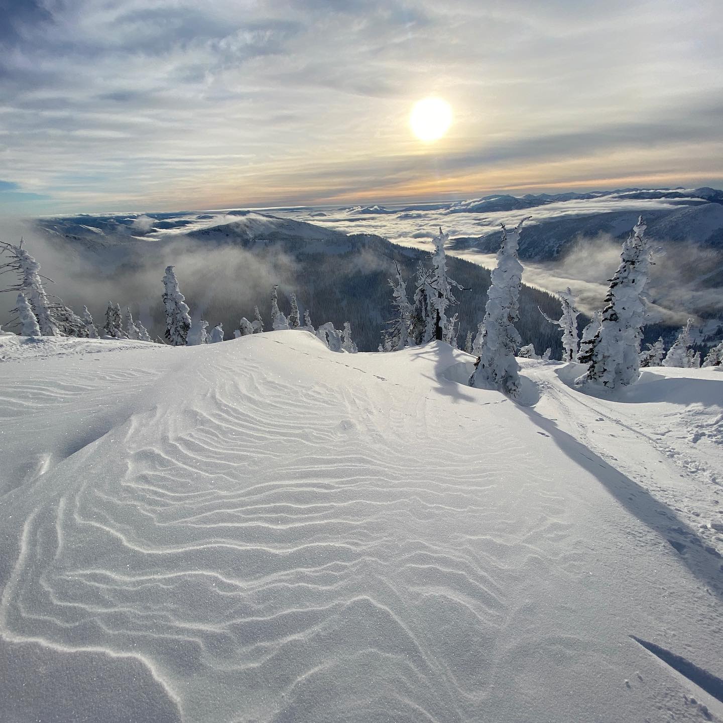 Snowy mountain landscape at sunrise with wave-like patterns in the snow, illustrating natural energy fields and heart resonance with the Earth’s bioelectrical field.